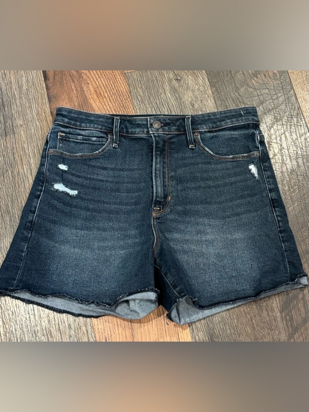 Abercrombie & Fitch Simone High
Rise Short Size 29 / 8 Distressed